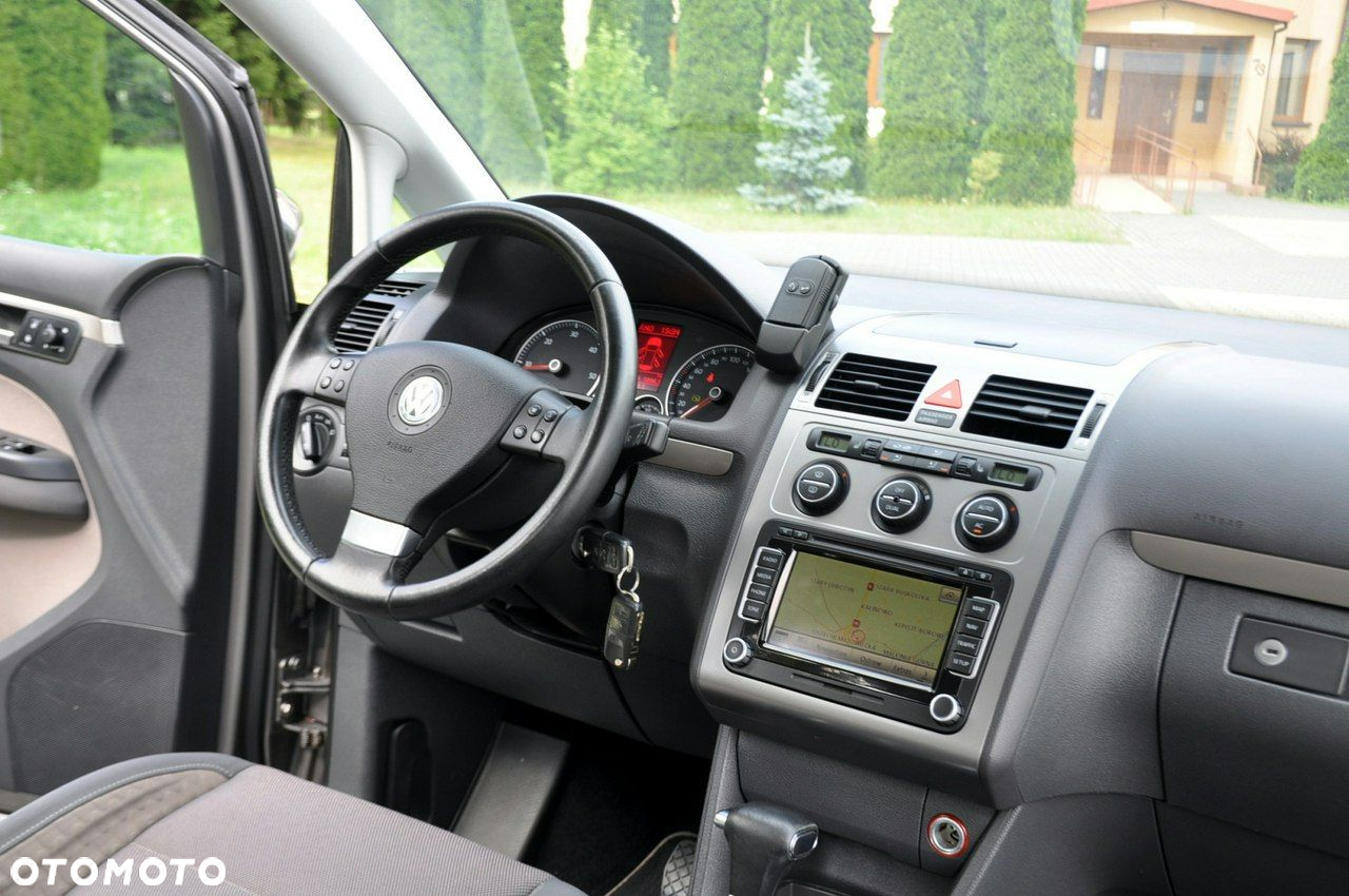 Volkswagen Touran - 27
