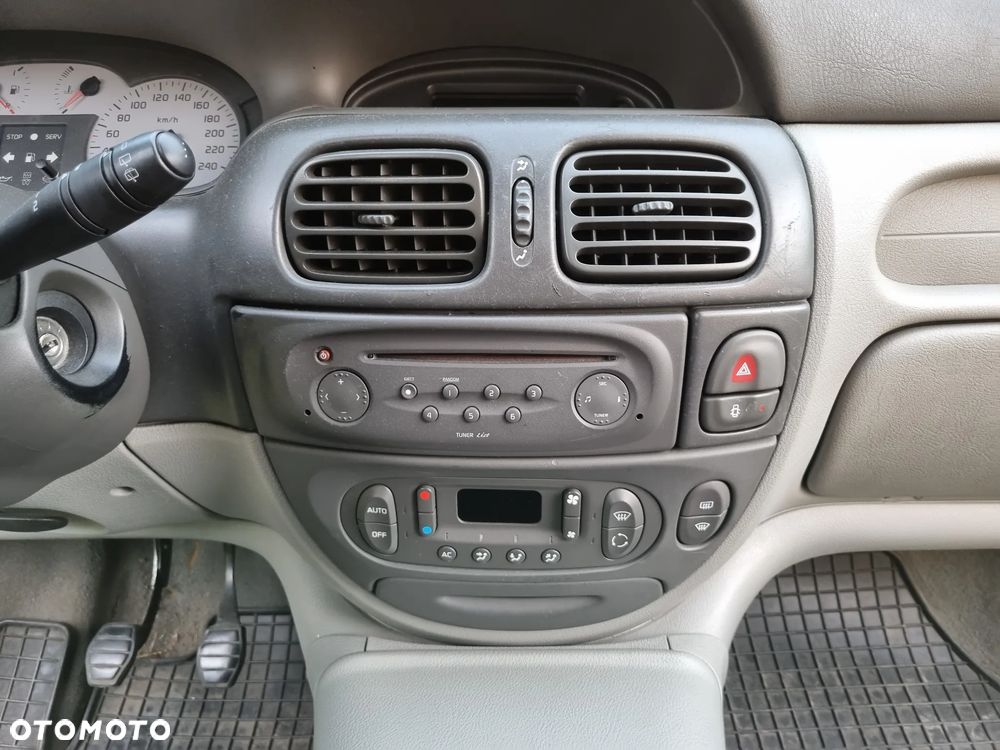 Renault Scenic - 10