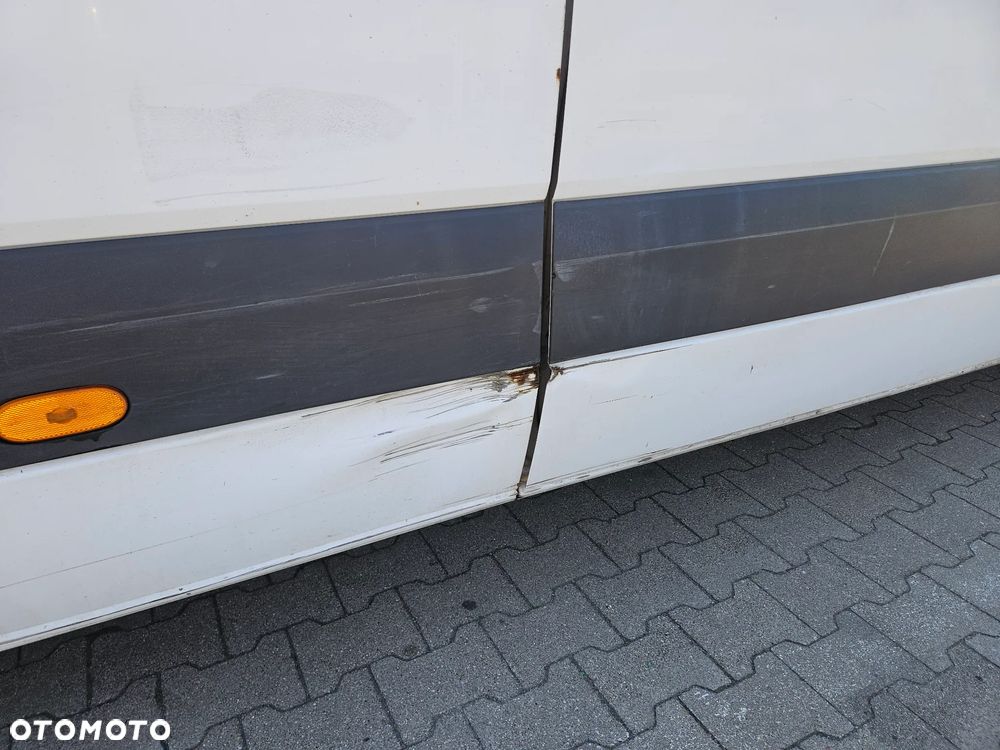 Mercedes-Benz Sprinter - 12