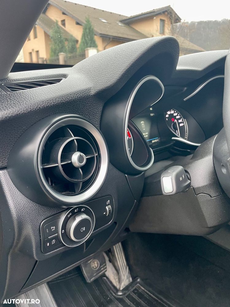 Alfa Romeo Stelvio 2.0 Turbo 16V AT8-Q4 - 19