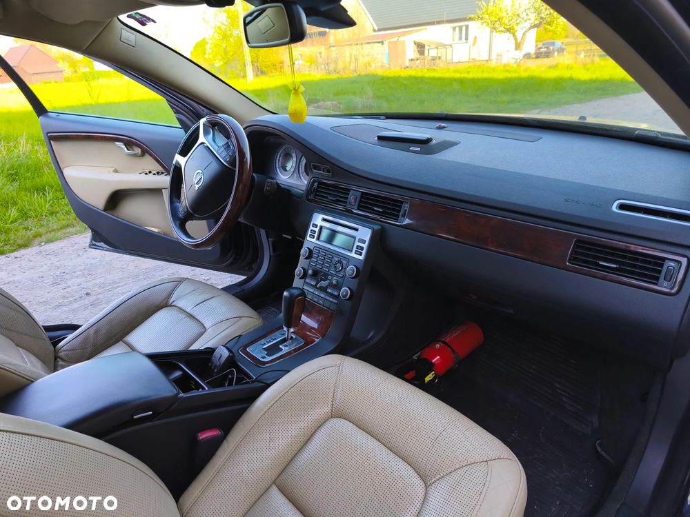 Volvo V70 D5 AWD Momentum - 23