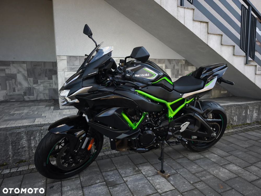 Kawasaki H2 - 25