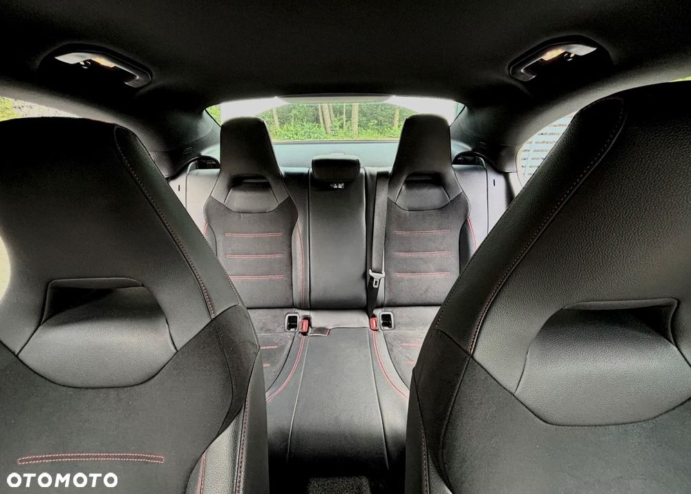 Mercedes-Benz CLA 250 E AMG Line 8G-DCT - 11