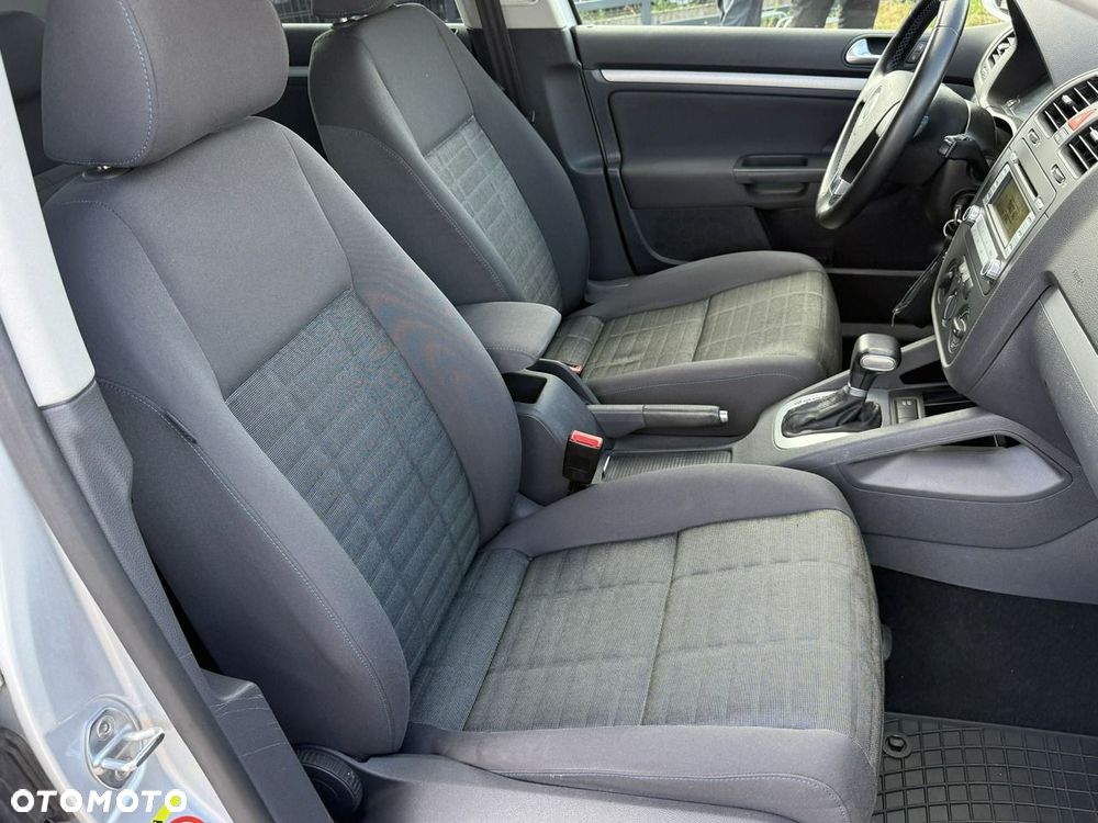Volkswagen Golf - 24