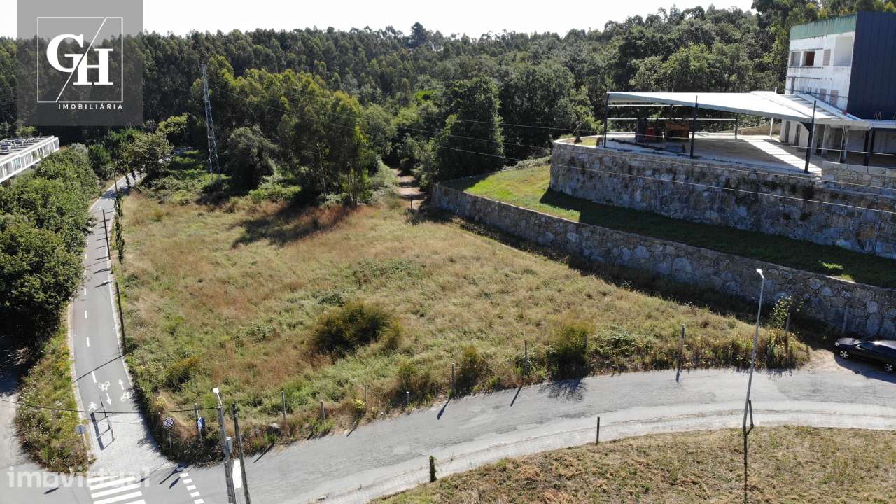Terreno em Outiz – Possibilidade de construção para 3 moradias - Grande imagem: 3/13
