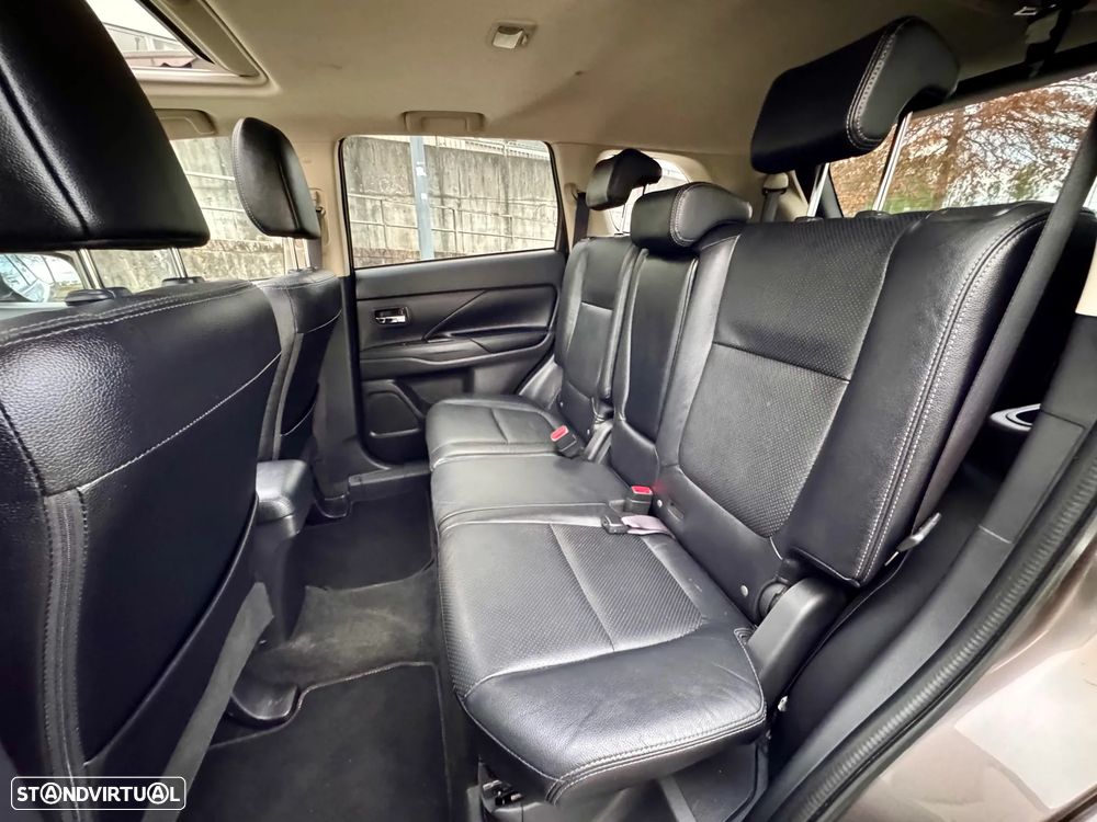 Mitsubishi Outlander 2.2 DI-D Intense+ - 29