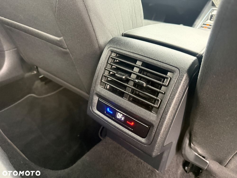 Volkswagen Golf 1.5 TSI HEV R-Line - 22