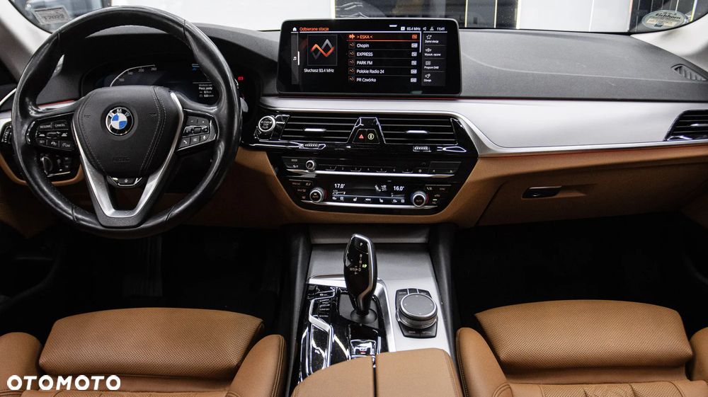 BMW Seria 5 520d xDrive - 16