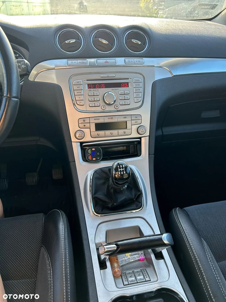 Ford S-Max - 11
