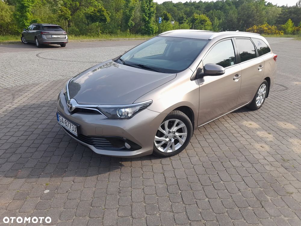 Toyota Auris 1.6 Premium Comfort - 1