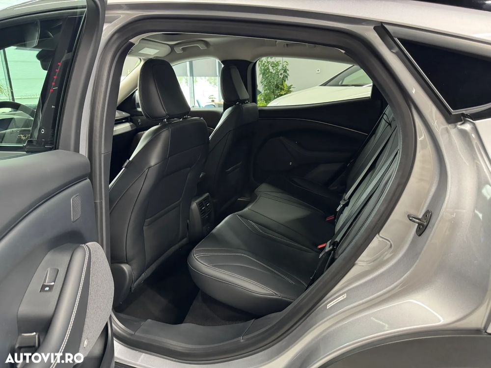 Ford Mustang Mach-E - 8