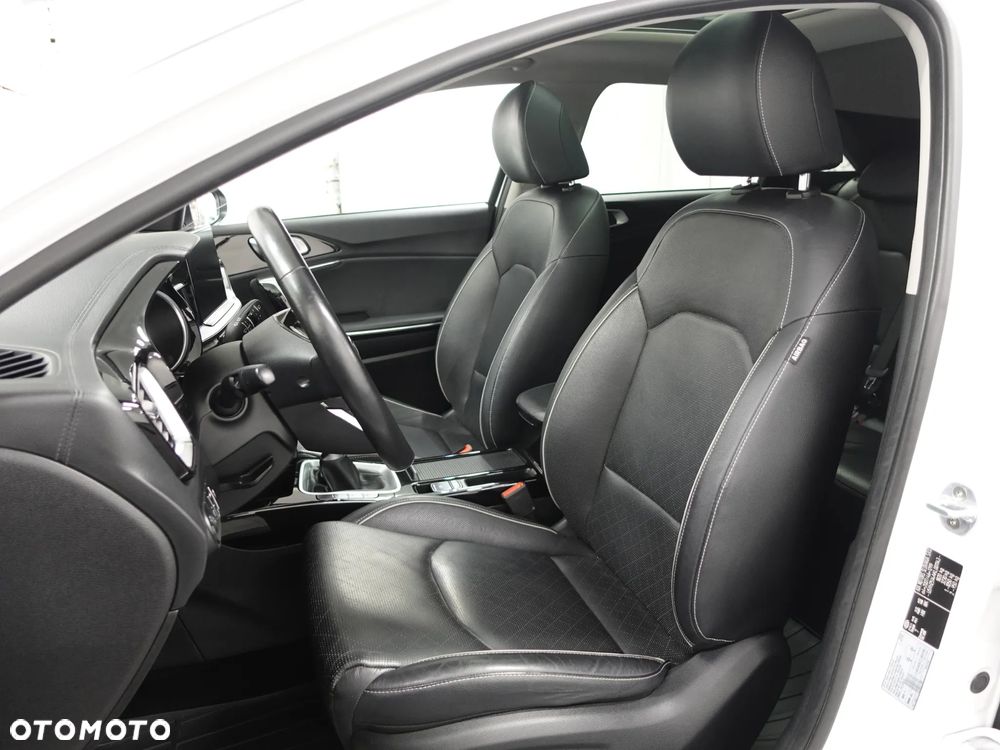 Kia Ceed 1.4 T-GDI OPF Platinum Edition - 22