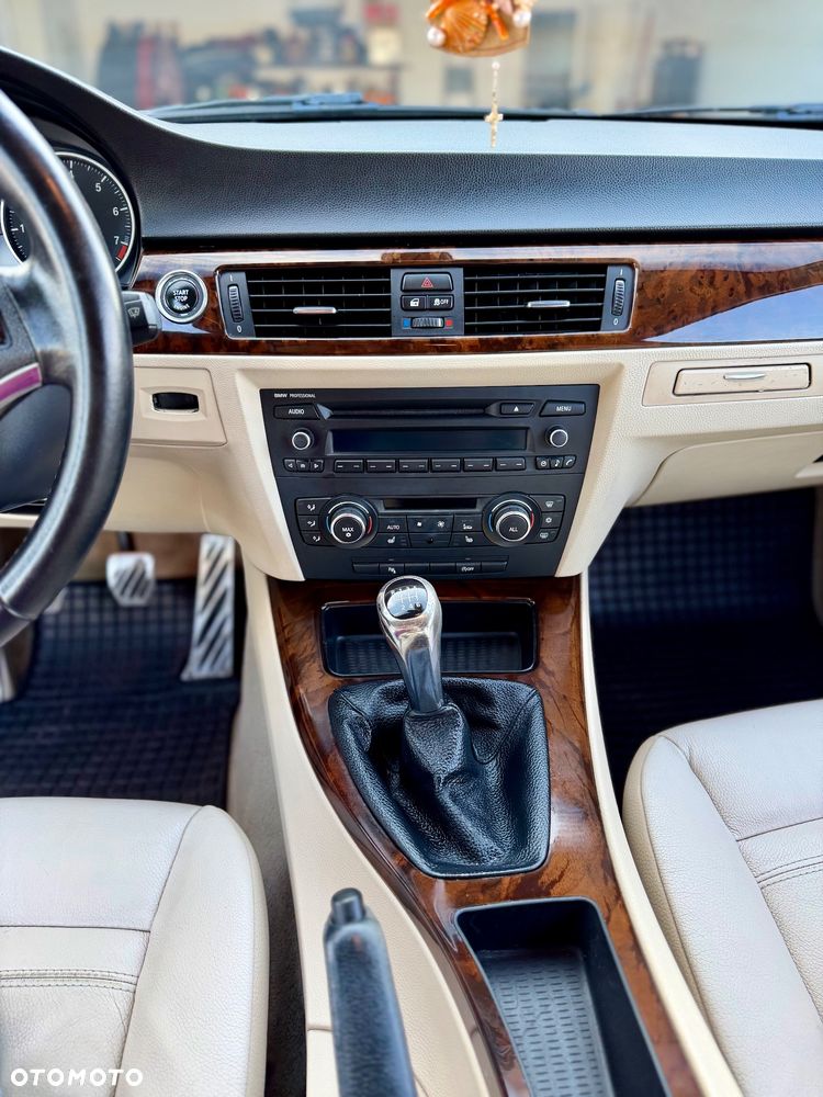 BMW Seria 3 320i - 17