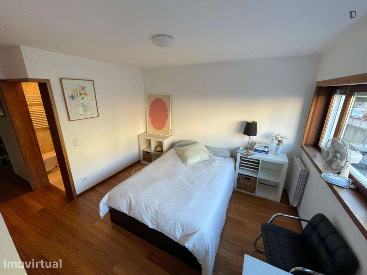 Quarto - localizado em Aldoar Porto - Grande imagem: 2/6