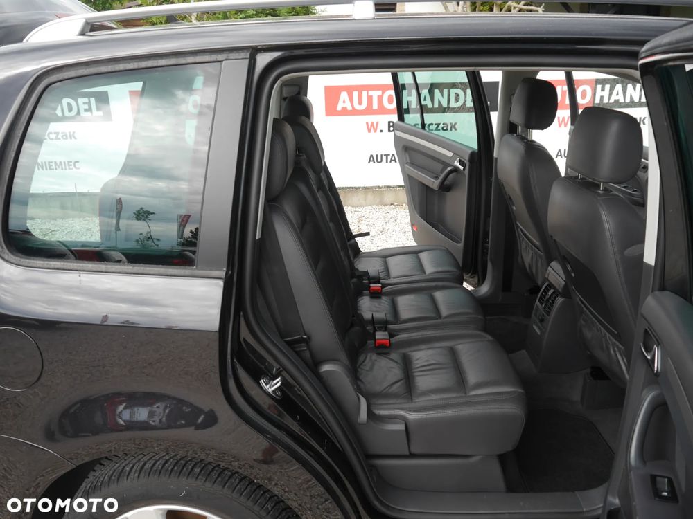 Volkswagen Touran 2.0 TDI DSG Highline - 17