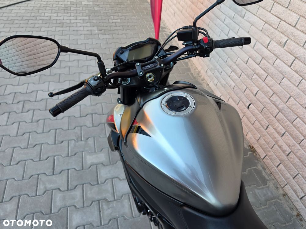 Suzuki GSX - 18