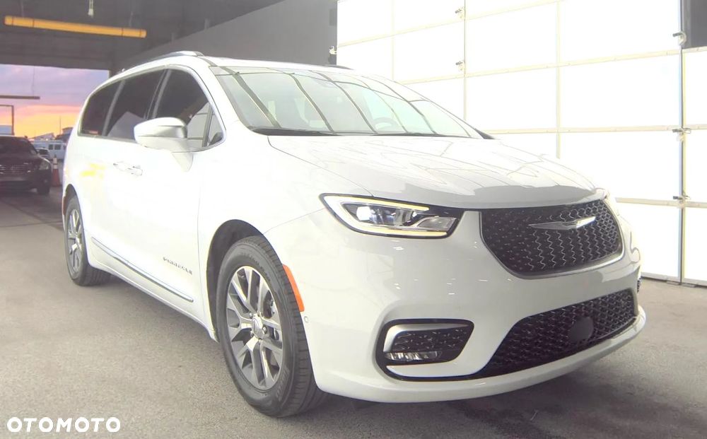 Chrysler Pacifica - 3