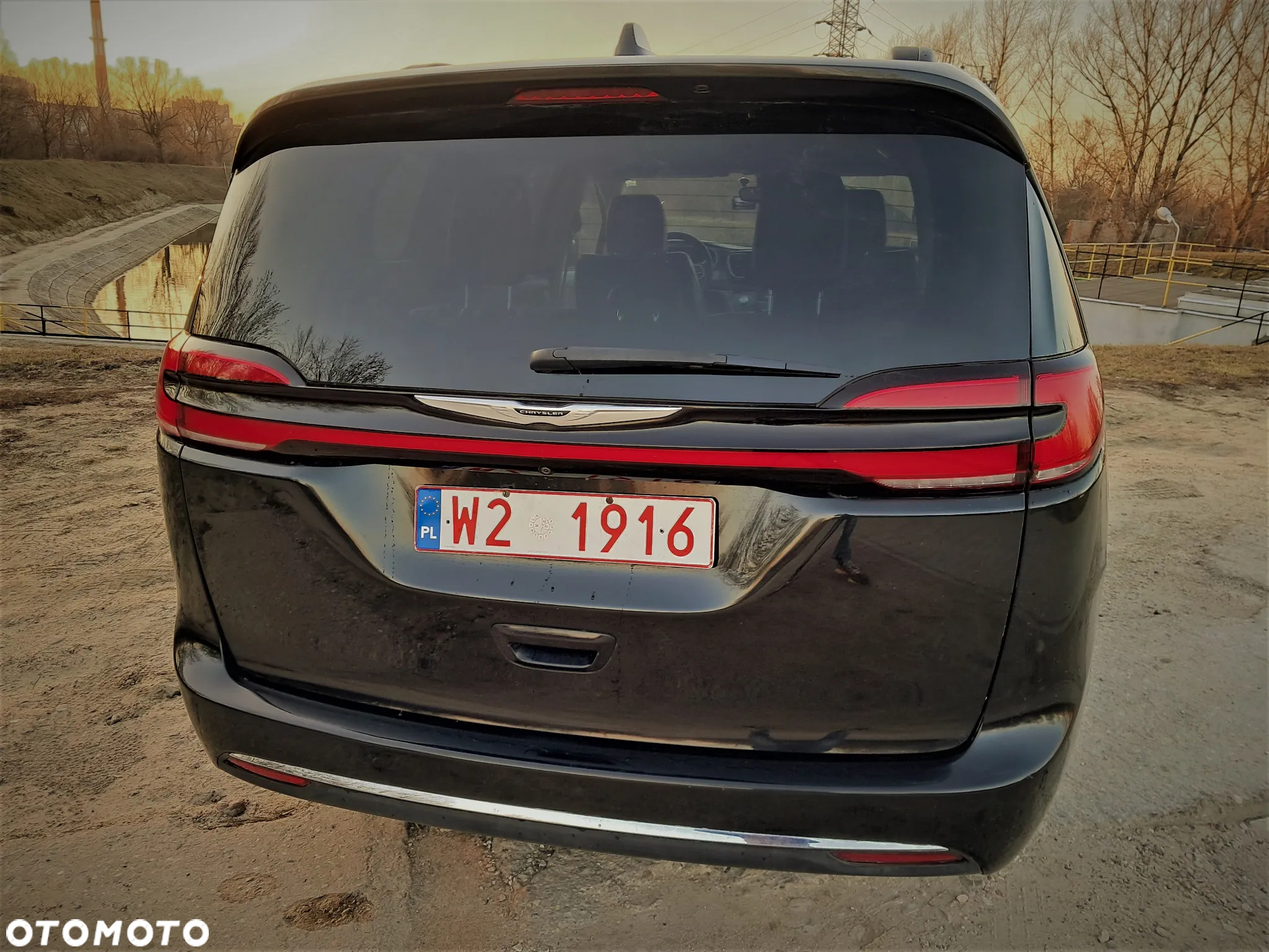 Chrysler Pacifica - 12