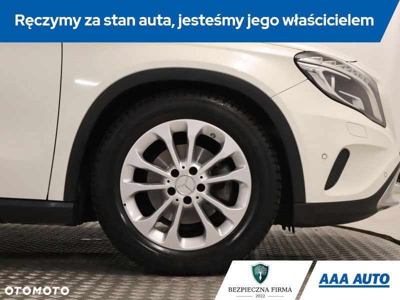 Mercedes-Benz GLA - 16