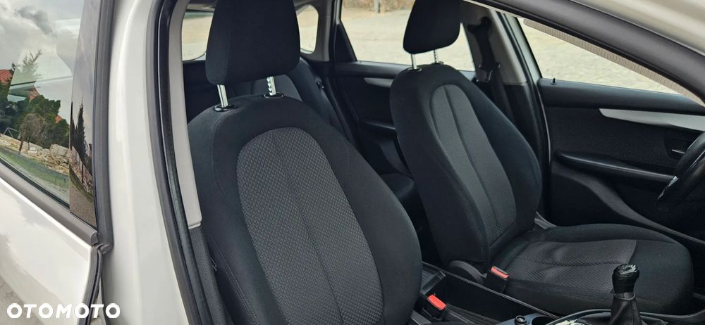 BMW Seria 2 216d - 23