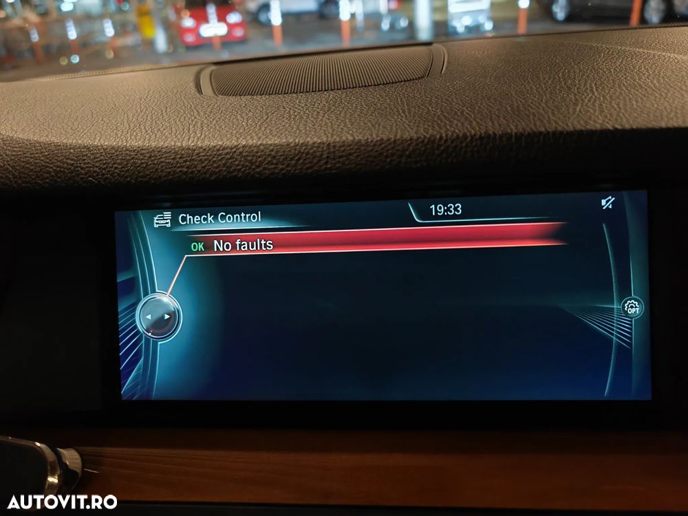 BMW Seria 5 525d xDrive AT - 23