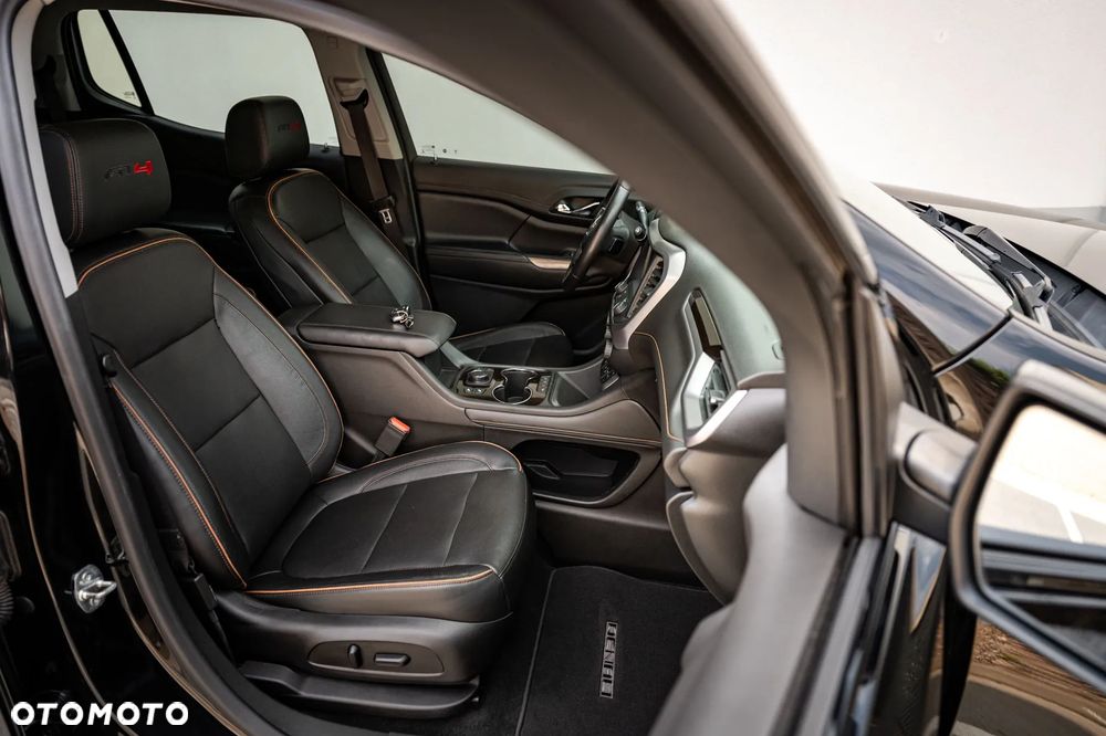 GMC Acadia - 32