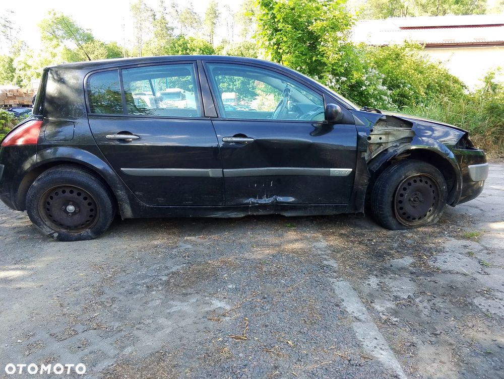 Renault Megane II Przed Lift (02-06r.) 1.6 B R4 16V 112KM. Silnik K4M 760 (K4M760) Skrzynia JH3 142,  C 068425 (JH3142,  C068425) lakier NV676,  NV 676 .Cały na części. GWARANCJA !!! Przód Tył Zestaw Komplet Drzwi Klapa Zderzak Błotnik Maska Grill Atrapa Szyba Pas Lampa Lusterko Boczki Fotel Kanapa Kokpit Deska Rozdzielcza Przełącznik Włącznik Sterownik Przewody Wiązka Instalacja Moduł Komputer Czujnik Listwa Pompa Alternator Wtryski Głowica Rozrusznik Kompresor Sprzęgło Dwumas Silnik Skrzynia ABS Klimatyzacji Paliwa Wspomagania Kolektor Turbina Przepustnica Zawór Chłodnica Koło Hak Belka Sanki Zawieszenie Mcpherson Półoś Amortyzator Wydech Tłumik Zacisk Most - 6