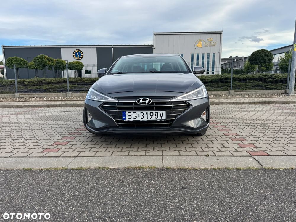 Hyundai Elantra - 2