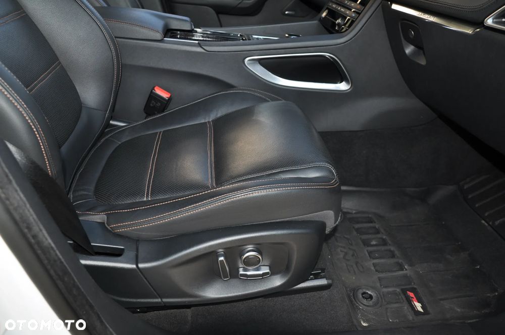 Jaguar F-Pace 2.0 i4P AWD R-Sport - 24