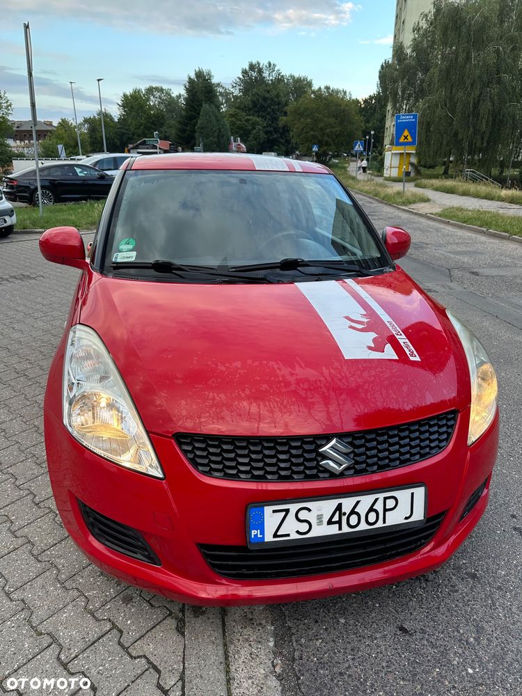 Suzuki Swift 2010 photo 2