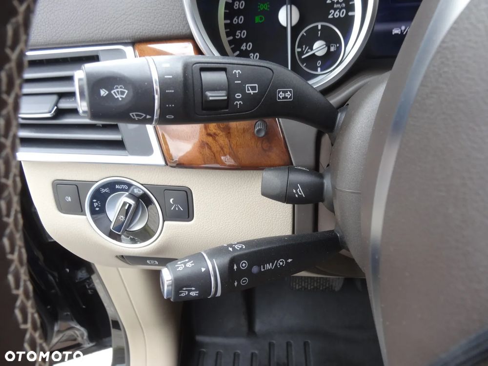 Mercedes-Benz GL 350 BlueTec 4-Matic - 36