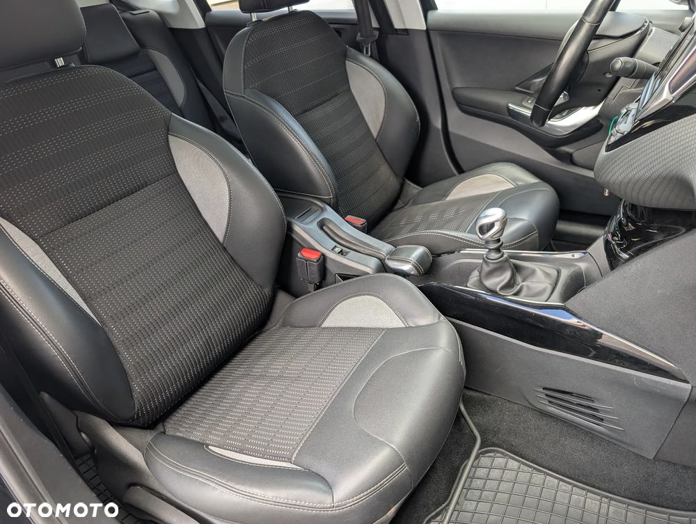 Peugeot 2008 1.2 Pure Tech Allure S&S - 23