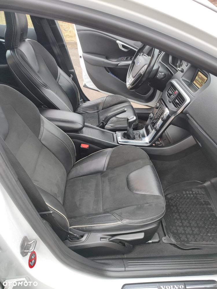 Volvo V40 D2 R-Design - 12