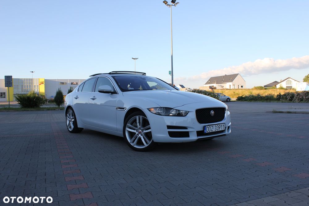 Jaguar XE S - 40