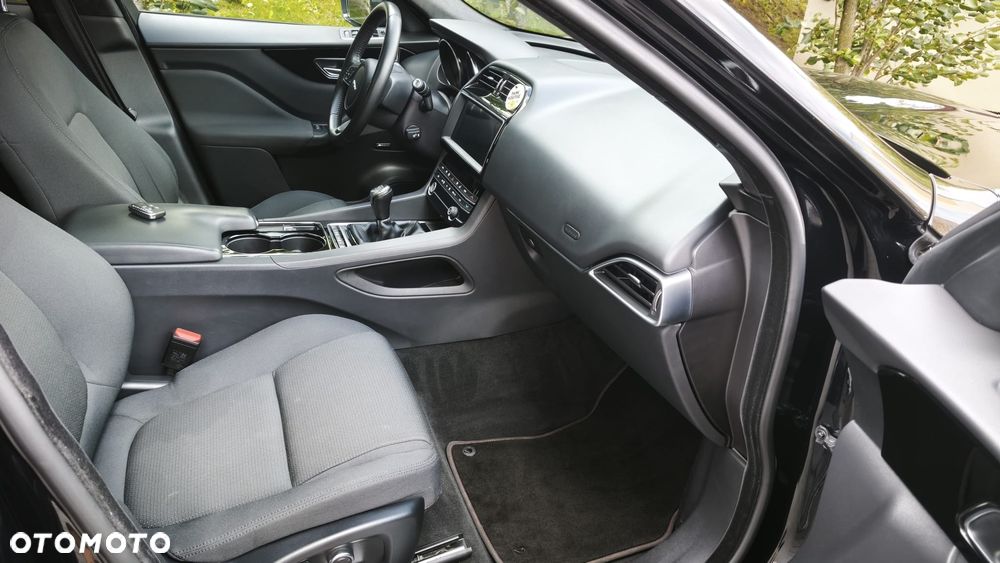 Jaguar F-Pace 2.0 i4D RWD Pure - 27