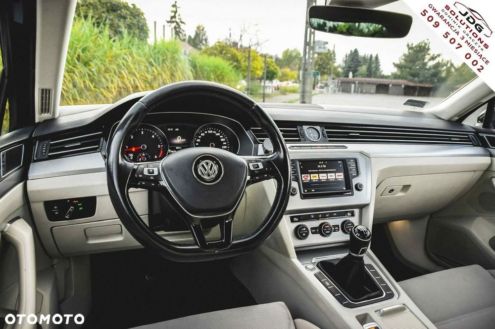 Volkswagen Passat - 16