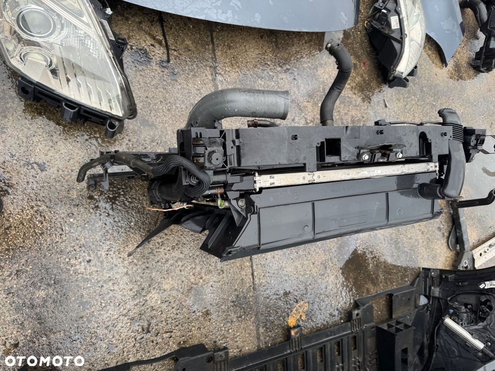 Renault grand scenic 3  grandscenic TEB66  / EA3 / Jz1V / TLALLE / SZHR / SAN513 // D22240 drzwi prawe lewe przednie tylne tył przód kompletny przód grand Scenic 3 szary ciemny drzwi prawe lewe lusterko składane zderzak tył tylni klapa bagażnika klapa tył lampy tył tylnie prawa lewa belka tylnia Podszybie kompletne osłoną słupka prawa lewa zawiasy maski prawy lewy wąż węże klimy podstawa akumulatora zbiorniczek spryskiwaczy filtr powietrza belka dolna przednia na dole zbiorniczek płynu chłodzącego  Lampa prawa lewa bixenon xenon 08120 /260100027r / 89902929  błotnik przód przedni prawy lewy maska pas przedni benzyna tce 130 benzyna zderzak przód przedni pdc 4 czujniki spryski Zenona komplet - 12