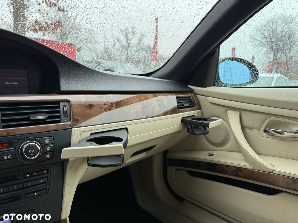 BMW Seria 3 325i Edition Exclusive - 33