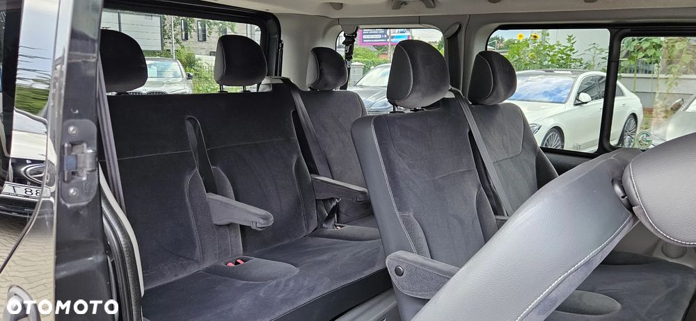 Renault Trafic 2.0 dCi 115 FAP Passenger Black Edition - 18