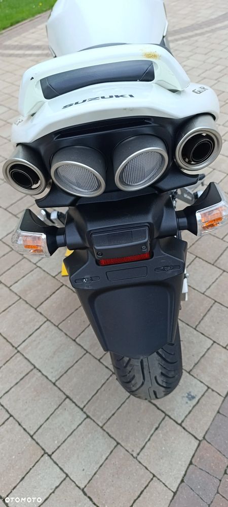 Suzuki GSR - 30