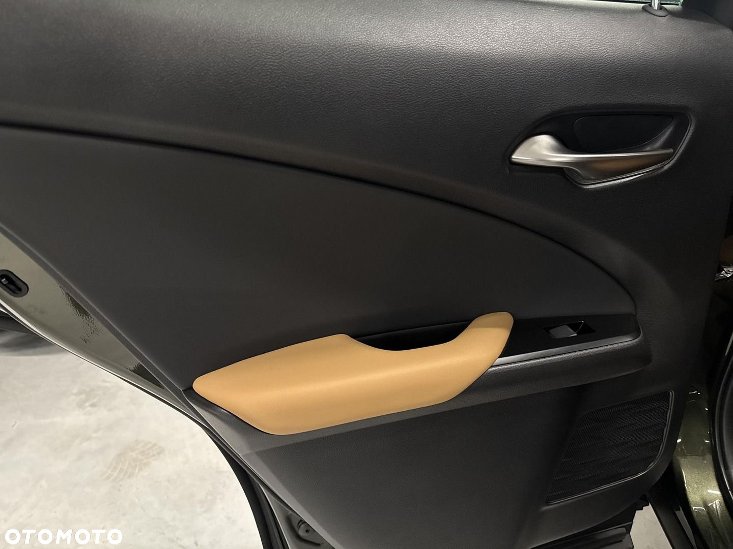 Lexus UX - 10
