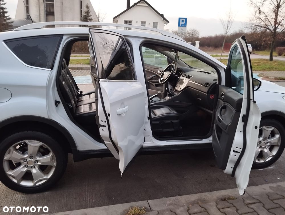 Ford Kuga 2.0 TDCi 2x4 Titanium - 14