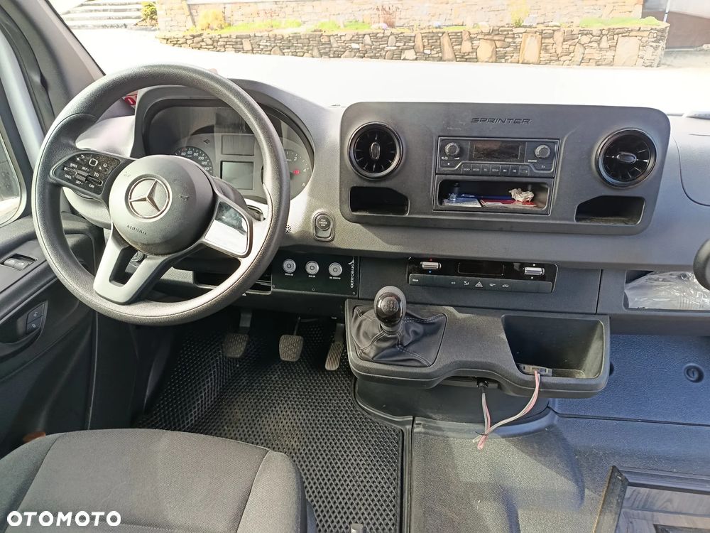 Mercedes-Benz Sprinter - 8