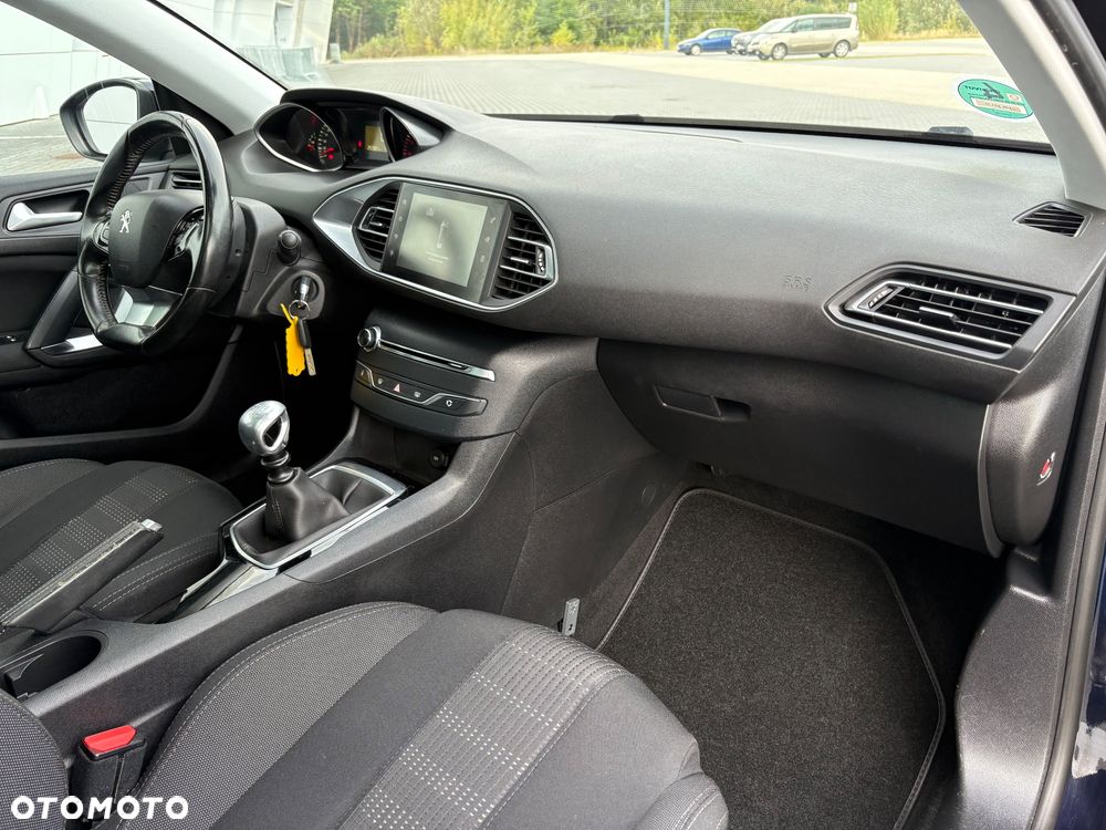 Peugeot 308 1.6 BlueHDi Allure S&S - 29