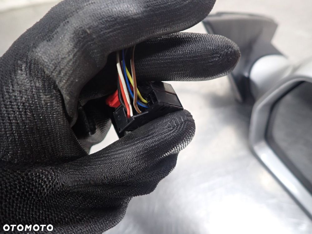 LUSTERKO PRAWE ELEKTRYCZNE AUDI A4 B8 2.0 - 6