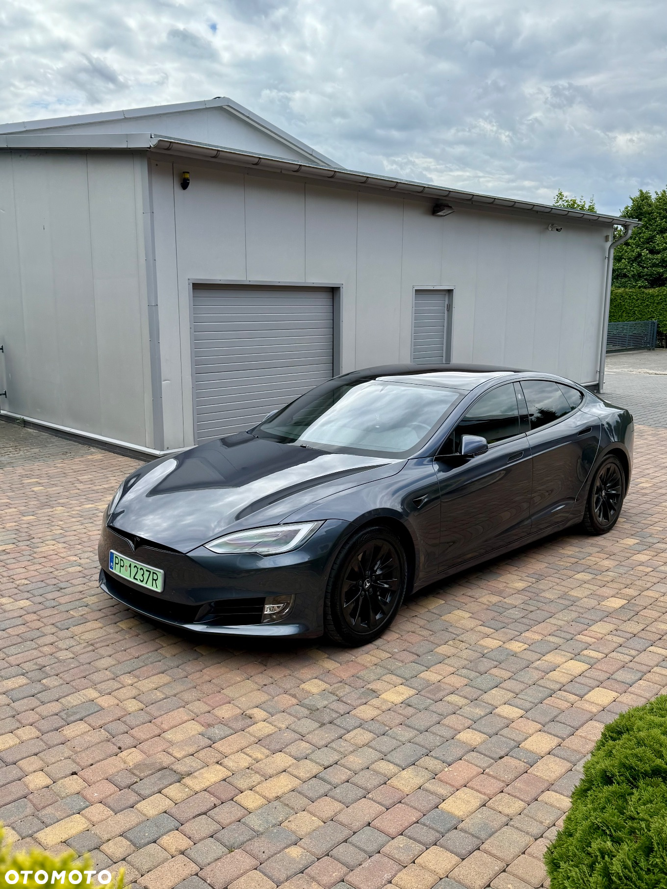 Tesla Model S - 2