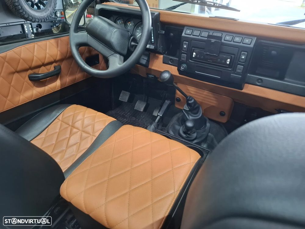 Land Rover Defender 90 2.5 Td5 Soft Top - 7