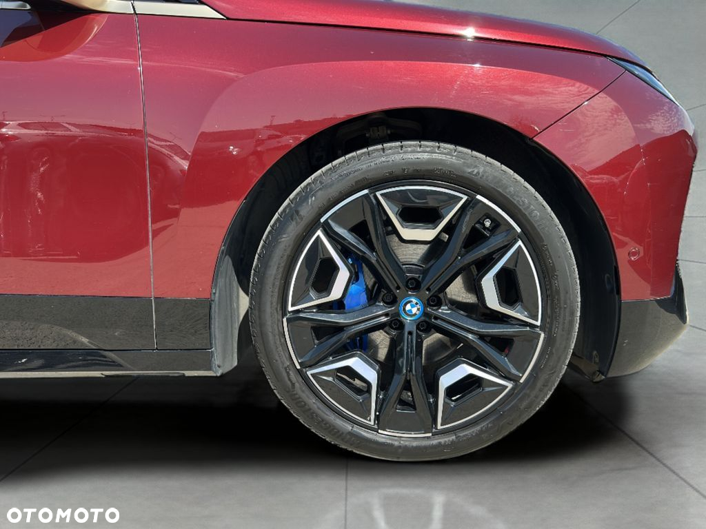 BMW iX xDrive40 76.6kWh Essence - 11