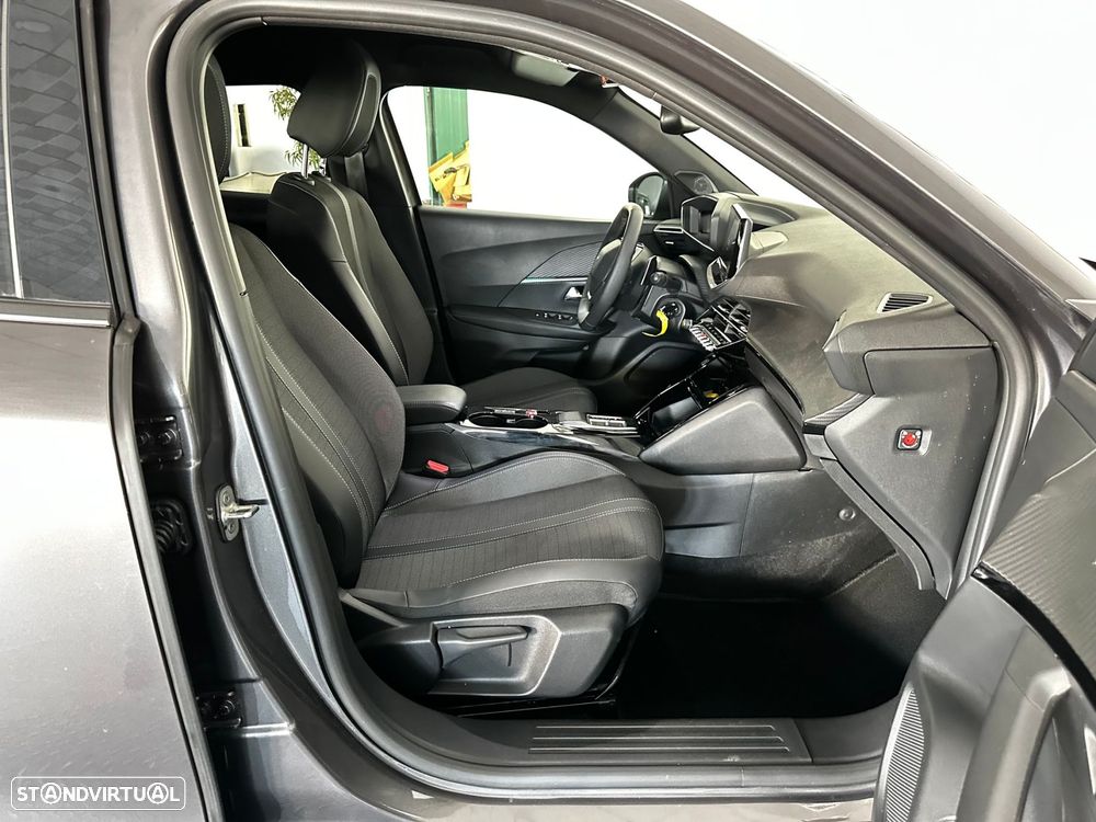 Peugeot 2008 1.2 PureTech Allure Pack EAT8 - 29