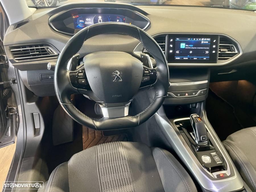 Peugeot 308 SW 1.2 PureTech Allure Pack EAT8 — fotografia 10
